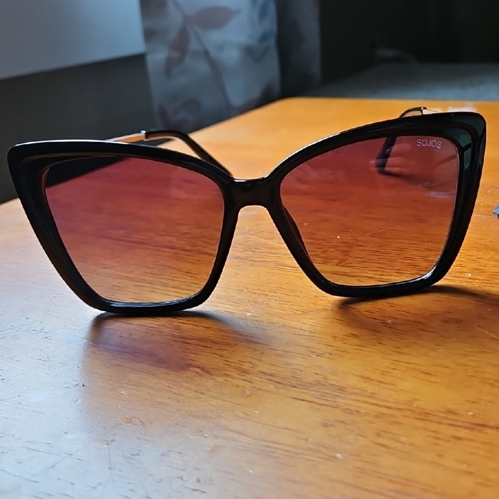 SOJOS Avery Sunglasses NEW